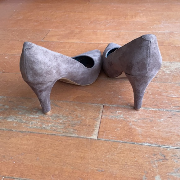 Brown “suede” look heels size 7.5. Brand is Unlisted a Kenneth Cole Production. - Picture 4 of 4